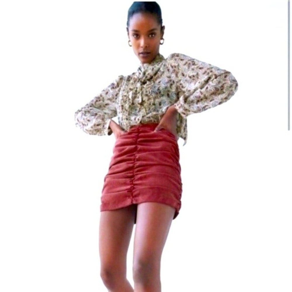 Zara Ruched Corduroy Mini Skirt Burgundy Wine‎ Size Medium